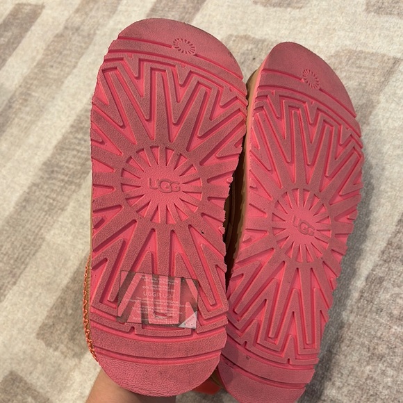 Tasman Uggs - Valentines Day Edition - Picture 4 of 7